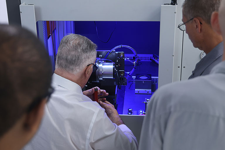 sit-down-laser-welding-workstation-ergonomics.jpg